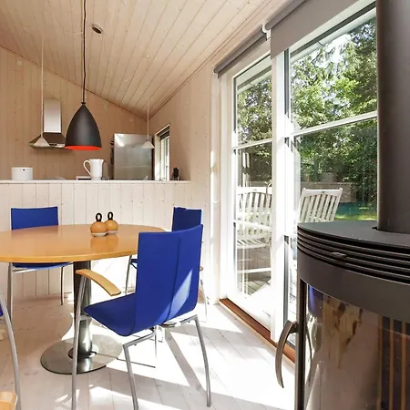 5 Person In Vaeggerlose Bøtø By